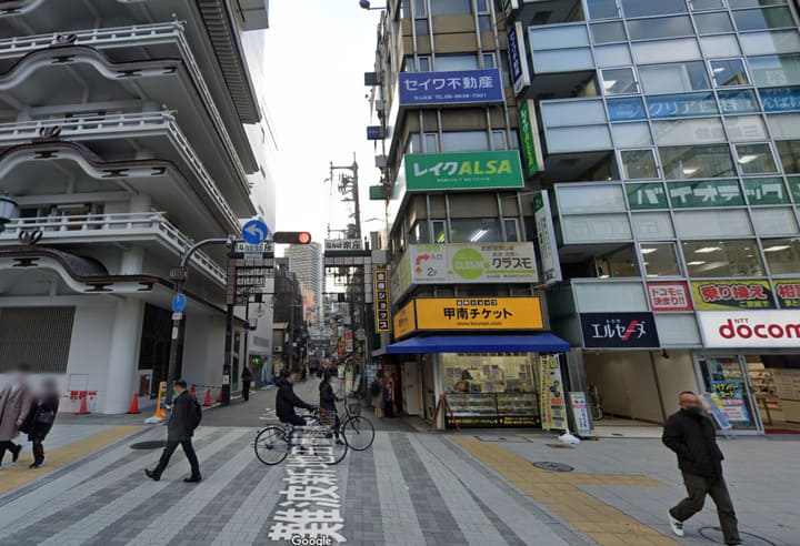 ABCクリニックなんば院までの行き方①：大阪メトロ御堂筋線なんば駅の12番出口から出て、「甲南チケット」をまっすぐ進む